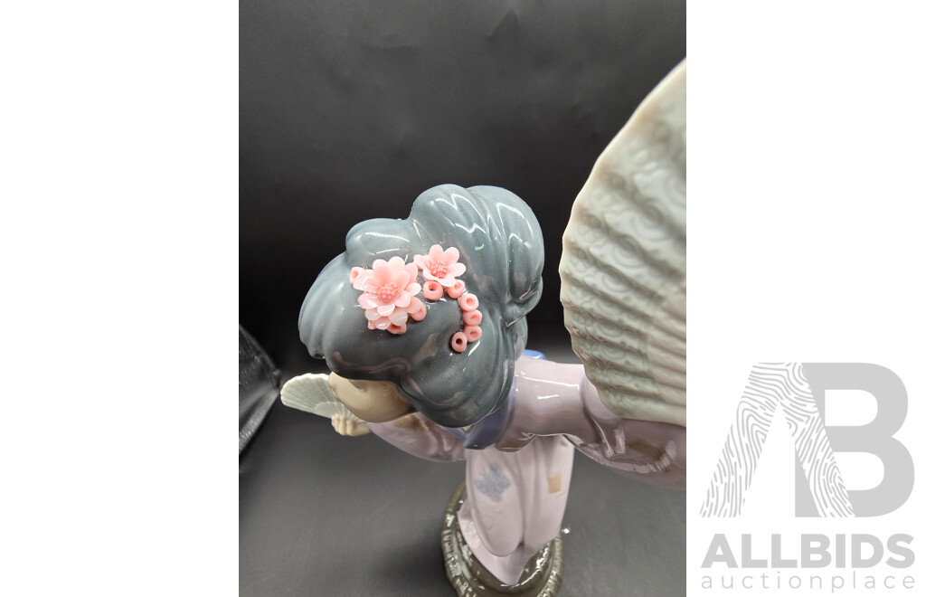 Lladro Japonesita Abanico Geisha Figurine – Model 4991