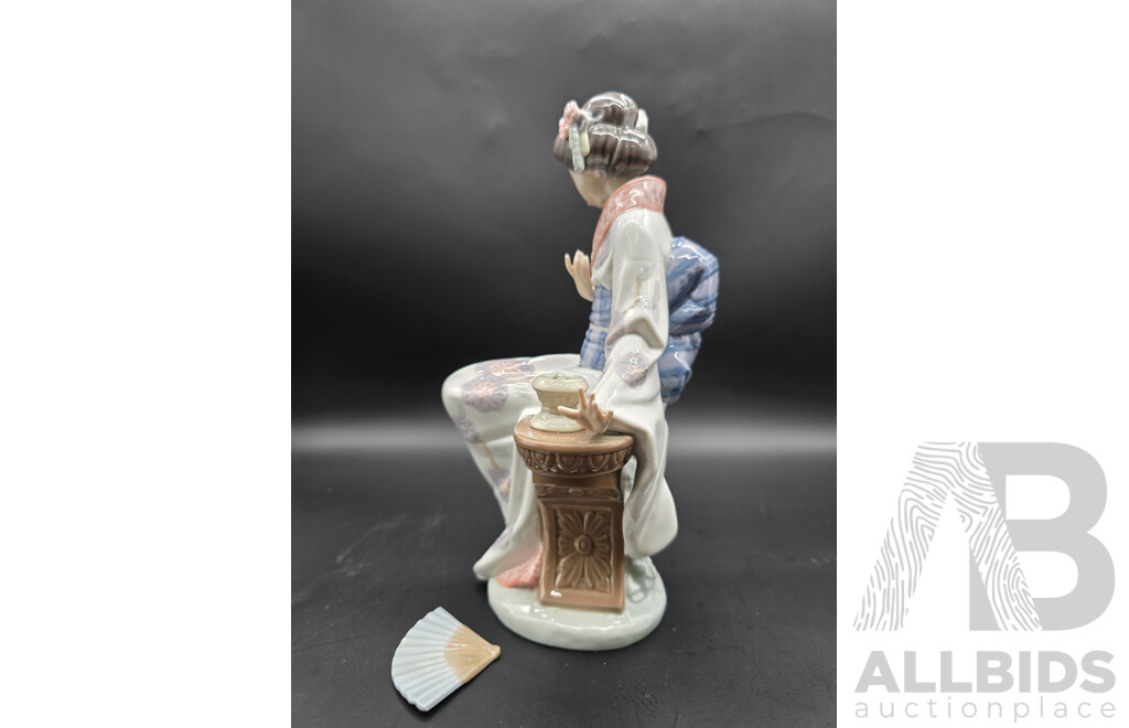 Lladro ‘Japonesa Serenidad’ / ‘Japanese Serenity’ Figurine, Model 5327