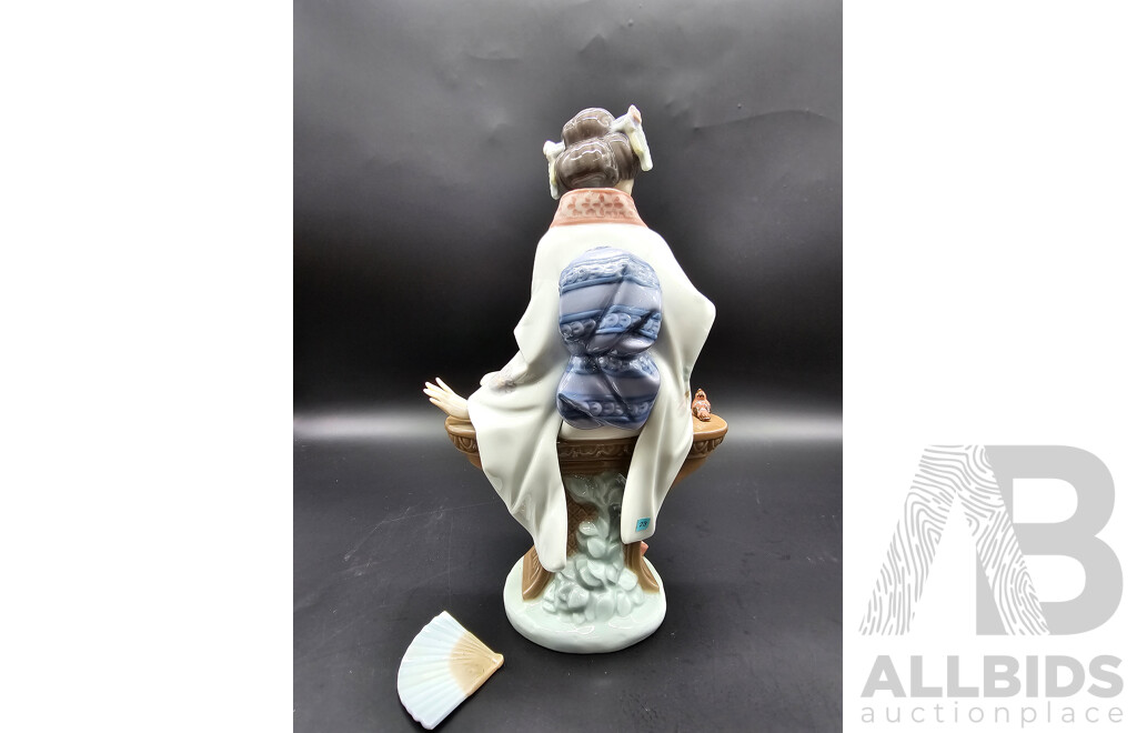 Lladro ‘Japonesa Serenidad’ / ‘Japanese Serenity’ Figurine, Model 5327