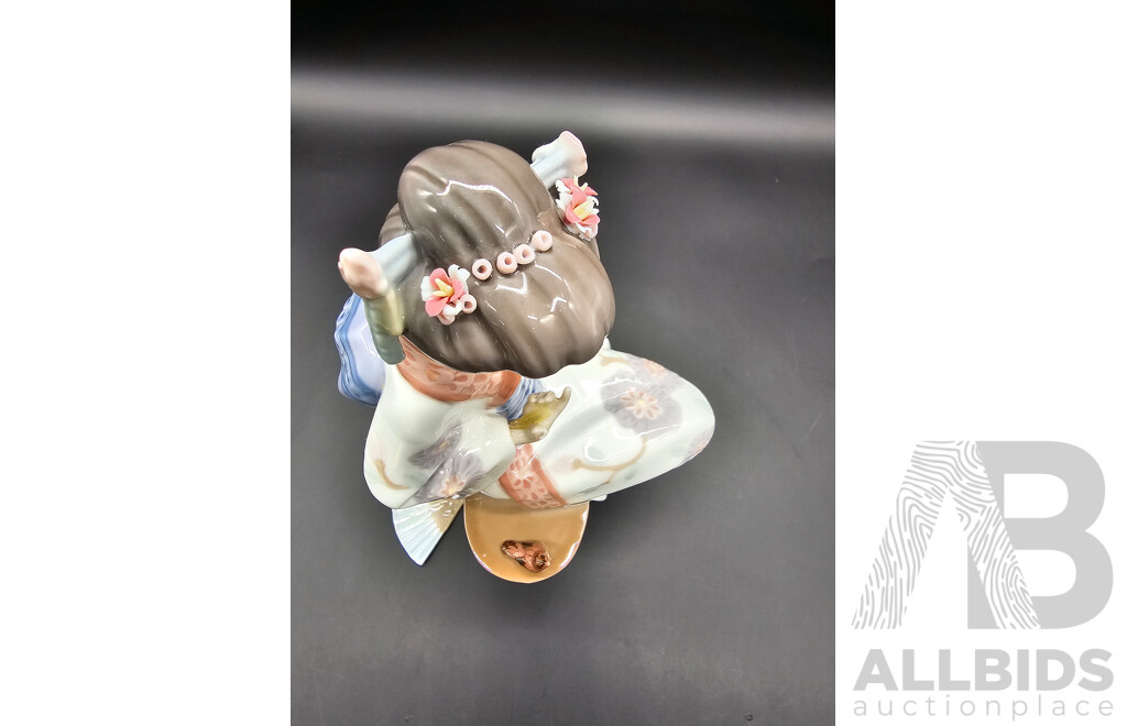 Lladro ‘Japonesa Serenidad’ / ‘Japanese Serenity’ Figurine, Model 5327