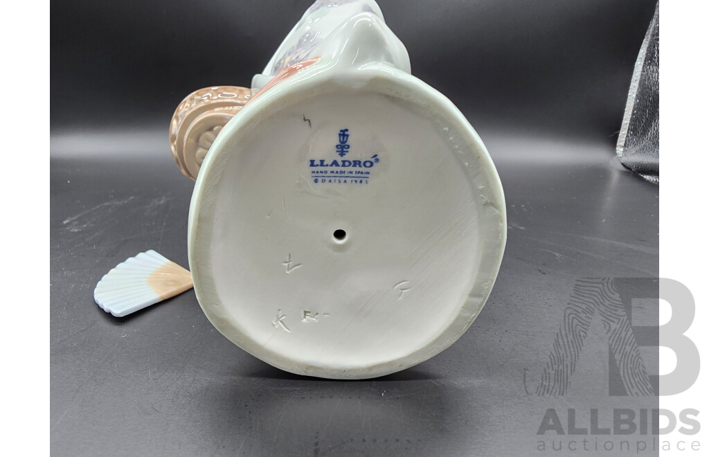 Lladro ‘Japonesa Serenidad’ / ‘Japanese Serenity’ Figurine, Model 5327