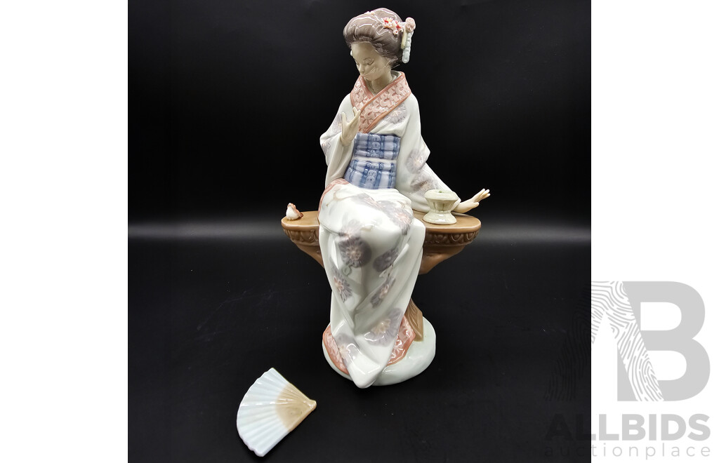 Lladro ‘Japonesa Serenidad’ / ‘Japanese Serenity’ Figurine, Model 5327