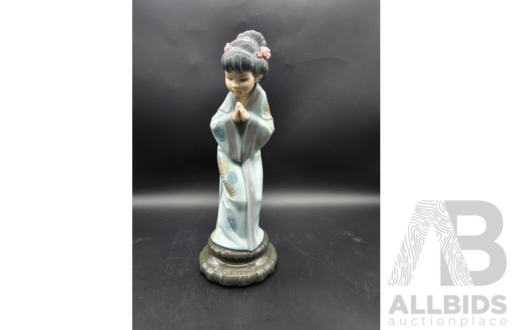 Lladro ‘Japonesita Sayonara’ Geisha Figurine – Model 4989