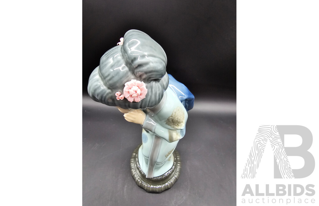 Lladro ‘Japonesita Sayonara’ Geisha Figurine – Model 4989
