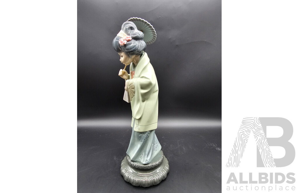 Lladro Japonesita Sombrilla Geisha Figurine – Model 4988