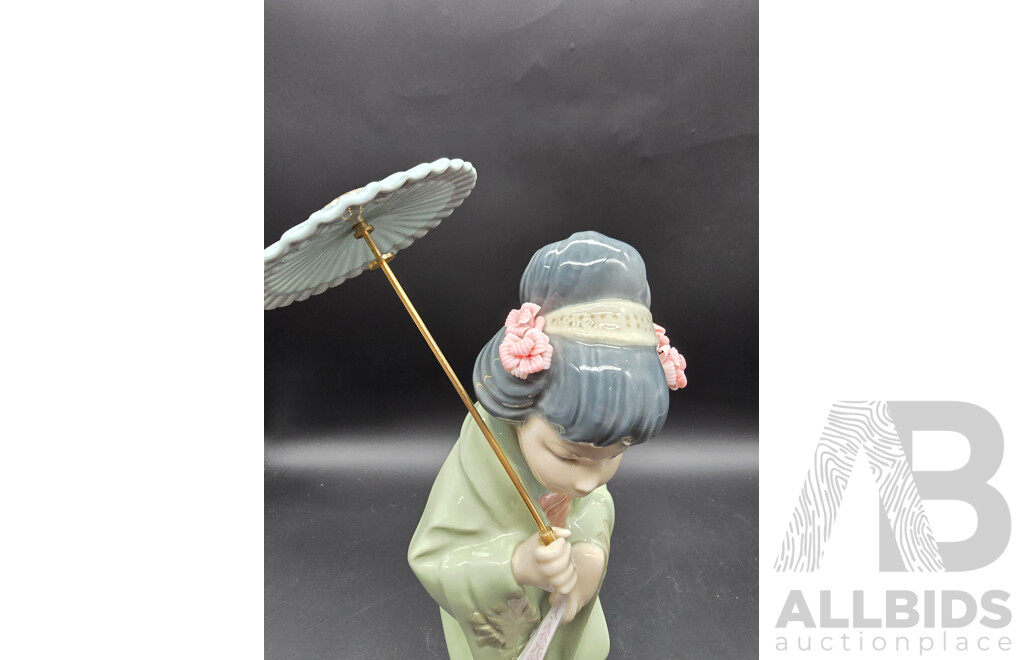 Lladro Japonesita Sombrilla Geisha Figurine – Model 4988