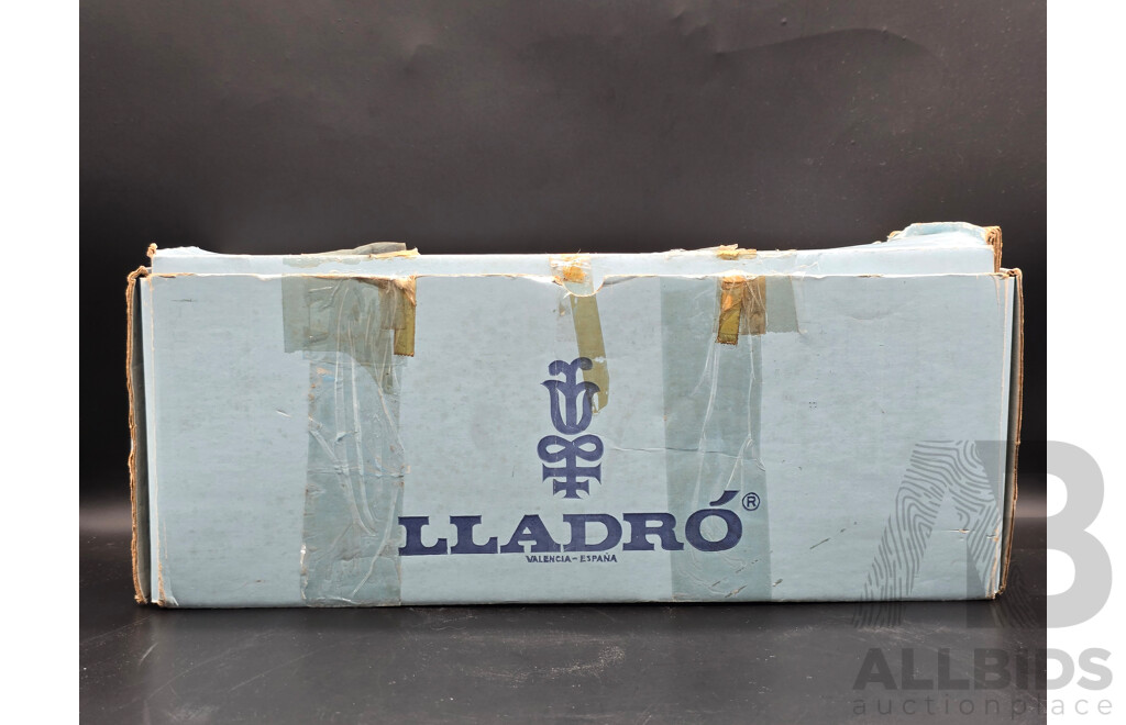 Lladro Japonesita Sombrilla Geisha Figurine – Model 4988