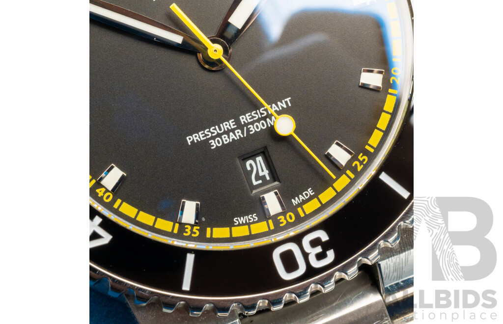 Oris Aquis Date Diving Watch – Stainless Steel, Black Dial with Yellow Accents