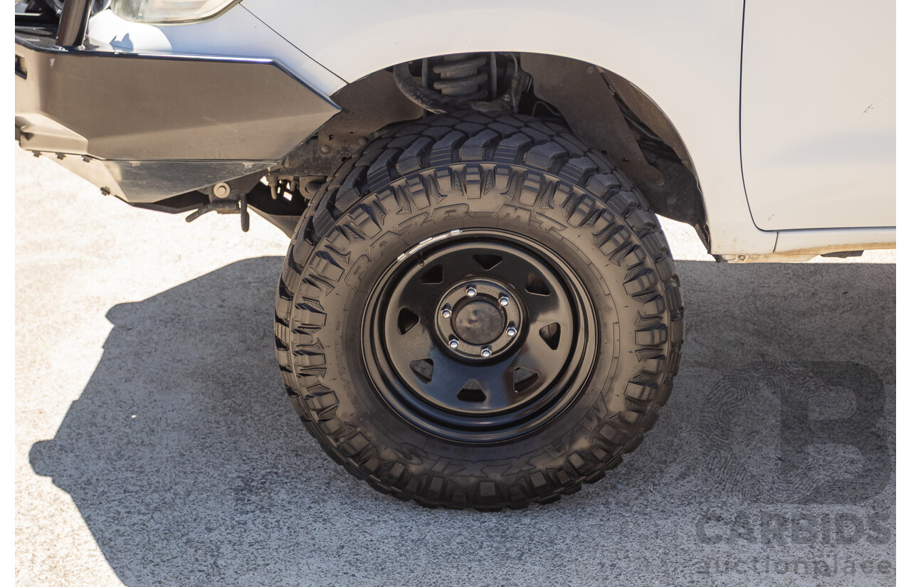 1/2015 Toyota Hilux SR (4x4) KUN26R MY14 Dual Cab P/Up White Turbo Diesel 3.0L