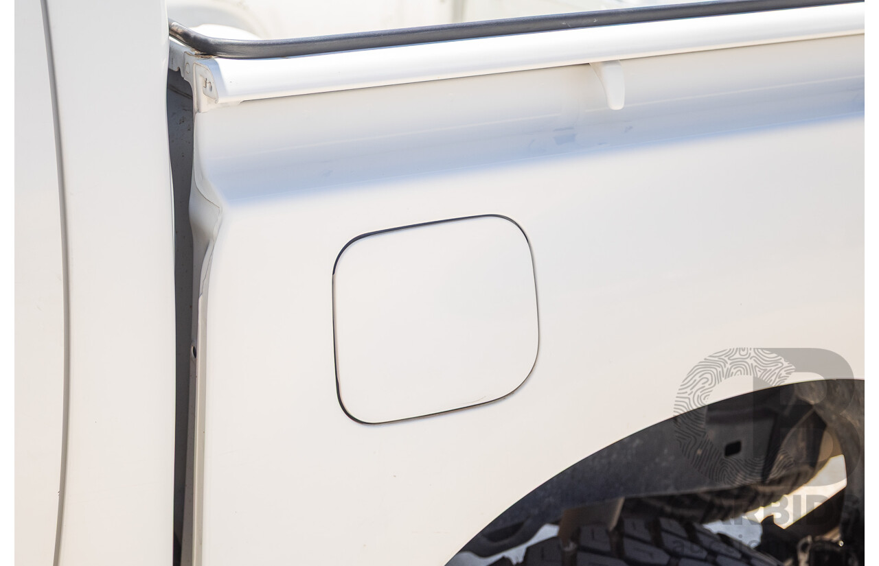 1/2015 Toyota Hilux SR (4x4) KUN26R MY14 Dual Cab P/Up White Turbo Diesel 3.0L