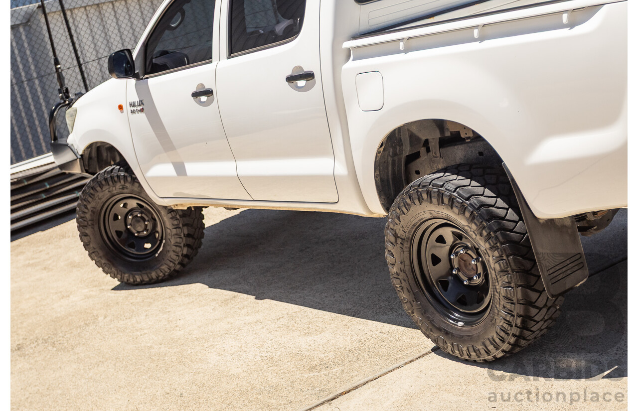 1/2015 Toyota Hilux SR (4x4) KUN26R MY14 Dual Cab P/Up White Turbo Diesel 3.0L