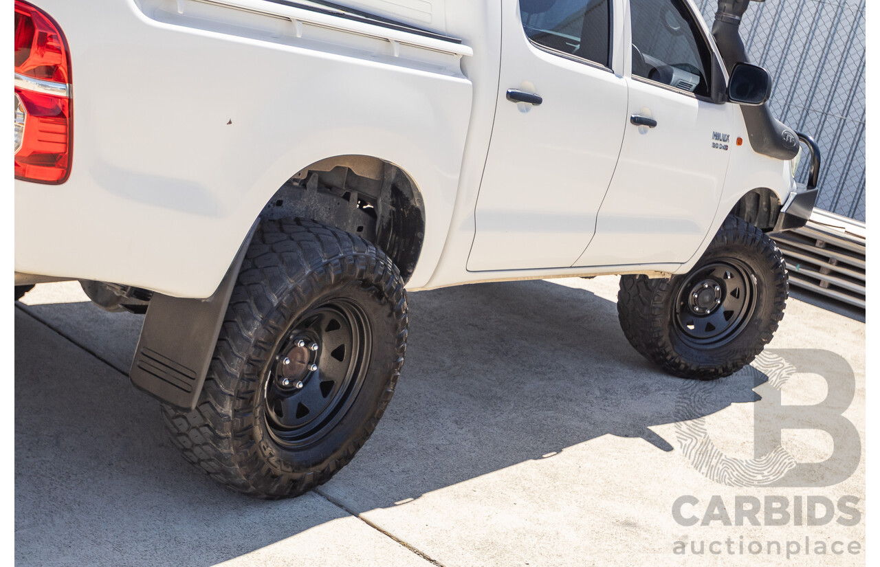 1/2015 Toyota Hilux SR (4x4) KUN26R MY14 Dual Cab P/Up White Turbo Diesel 3.0L