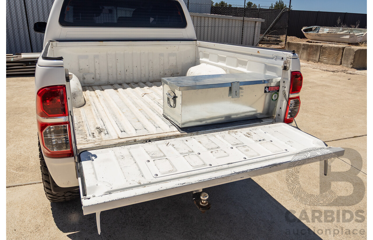 1/2015 Toyota Hilux SR (4x4) KUN26R MY14 Dual Cab P/Up White Turbo Diesel 3.0L