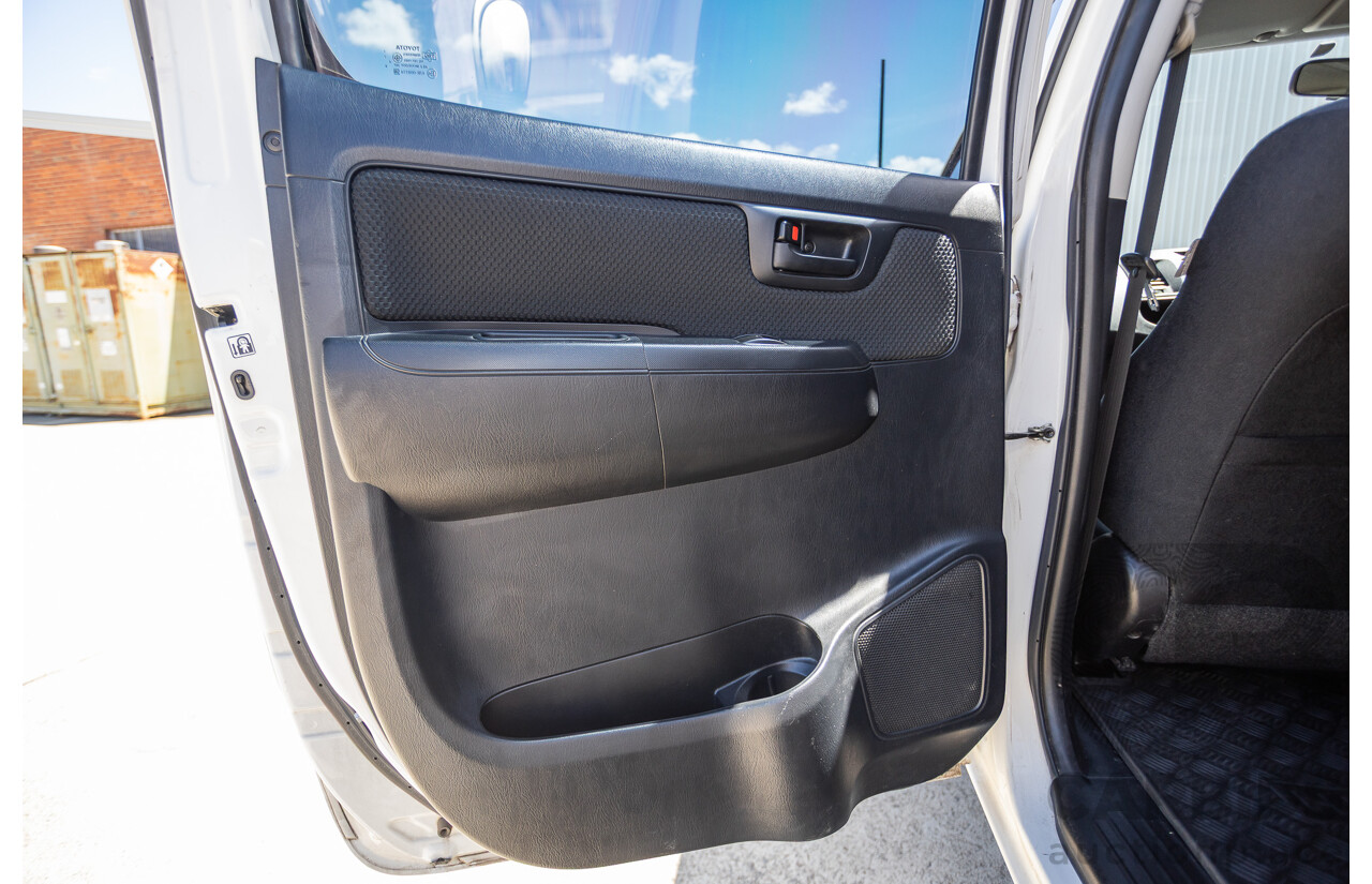 1/2015 Toyota Hilux SR (4x4) KUN26R MY14 Dual Cab P/Up White Turbo Diesel 3.0L