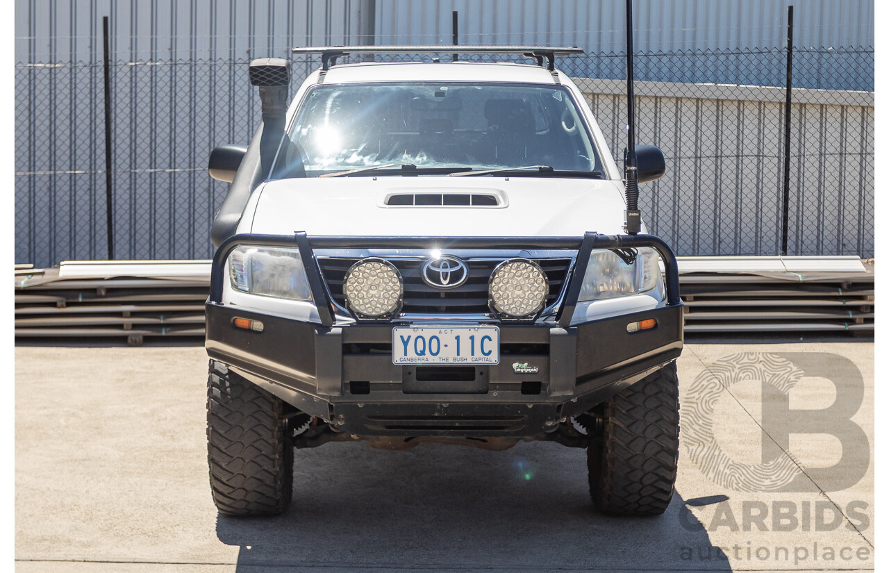 1/2015 Toyota Hilux SR (4x4) KUN26R MY14 Dual Cab P/Up White Turbo Diesel 3.0L