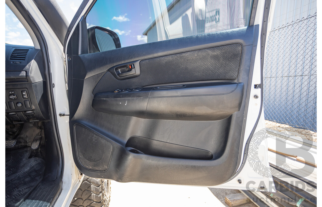 1/2015 Toyota Hilux SR (4x4) KUN26R MY14 Dual Cab P/Up White Turbo Diesel 3.0L