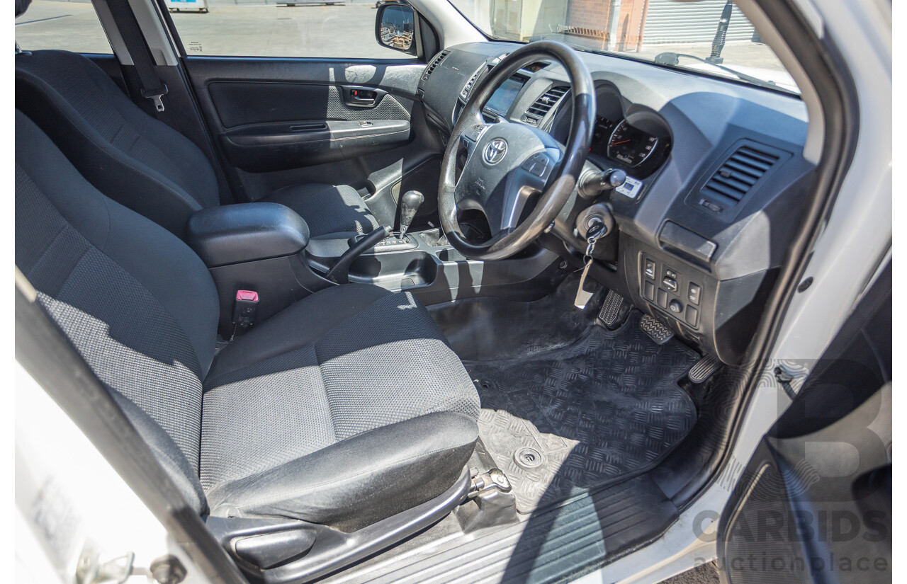 1/2015 Toyota Hilux SR (4x4) KUN26R MY14 Dual Cab P/Up White Turbo Diesel 3.0L