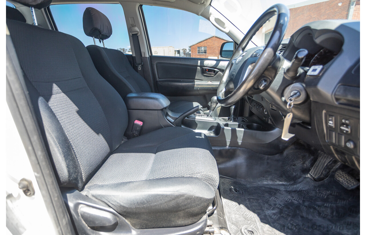 1/2015 Toyota Hilux SR (4x4) KUN26R MY14 Dual Cab P/Up White Turbo Diesel 3.0L