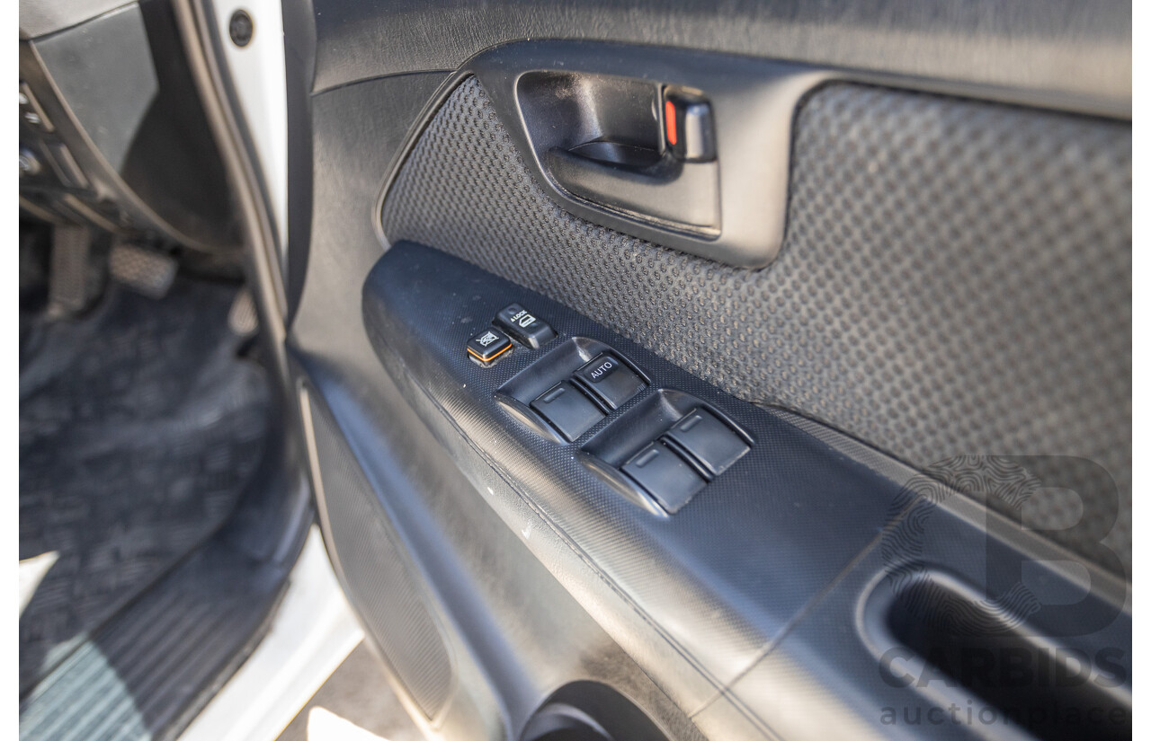 1/2015 Toyota Hilux SR (4x4) KUN26R MY14 Dual Cab P/Up White Turbo Diesel 3.0L