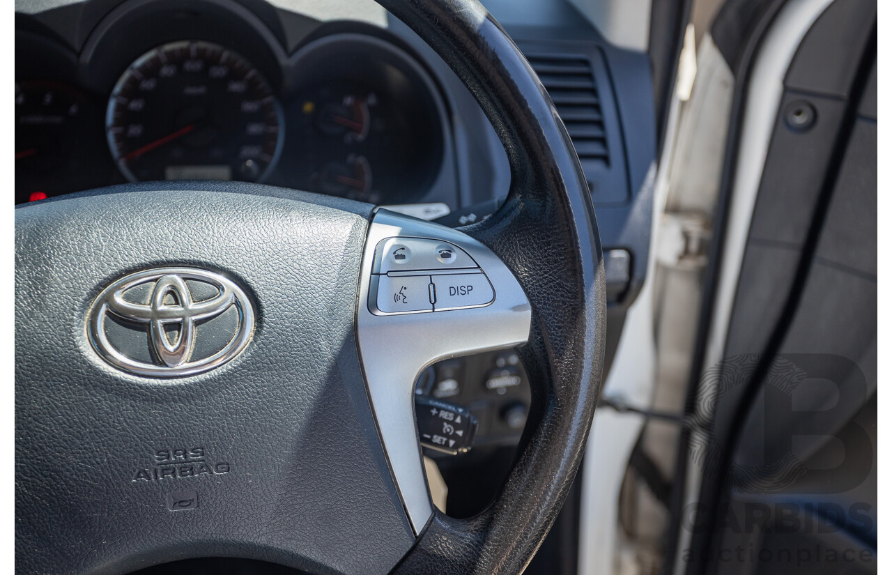 1/2015 Toyota Hilux SR (4x4) KUN26R MY14 Dual Cab P/Up White Turbo Diesel 3.0L