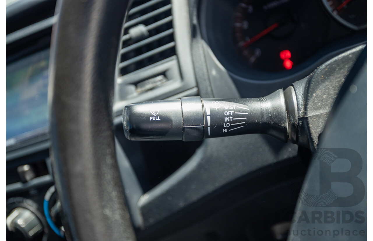 1/2015 Toyota Hilux SR (4x4) KUN26R MY14 Dual Cab P/Up White Turbo Diesel 3.0L