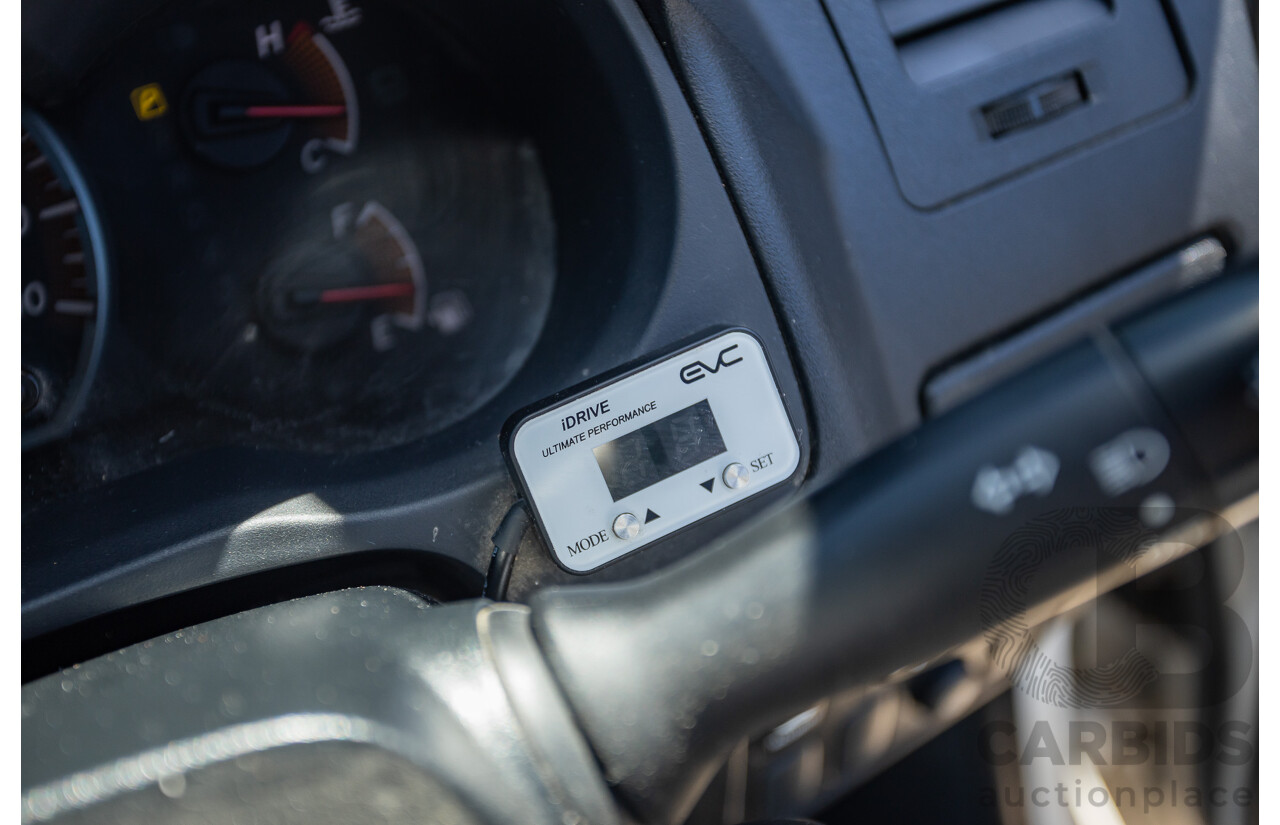 1/2015 Toyota Hilux SR (4x4) KUN26R MY14 Dual Cab P/Up White Turbo Diesel 3.0L