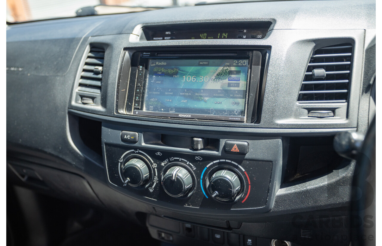 1/2015 Toyota Hilux SR (4x4) KUN26R MY14 Dual Cab P/Up White Turbo Diesel 3.0L