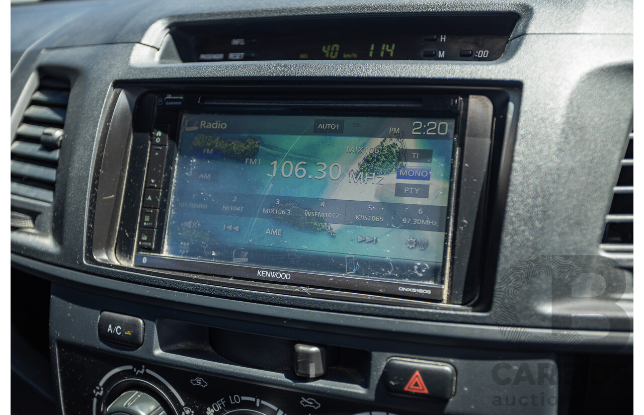 1/2015 Toyota Hilux SR (4x4) KUN26R MY14 Dual Cab P/Up White Turbo Diesel 3.0L