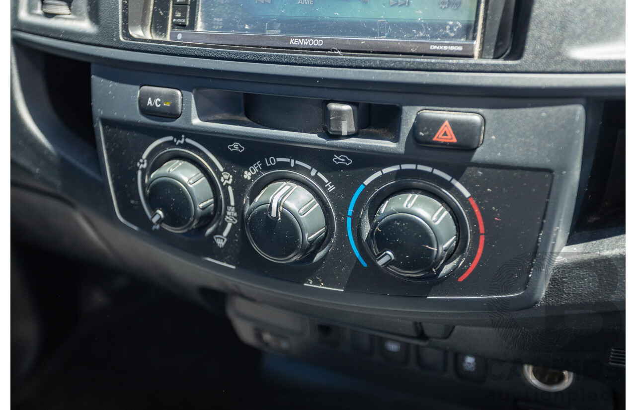 1/2015 Toyota Hilux SR (4x4) KUN26R MY14 Dual Cab P/Up White Turbo Diesel 3.0L