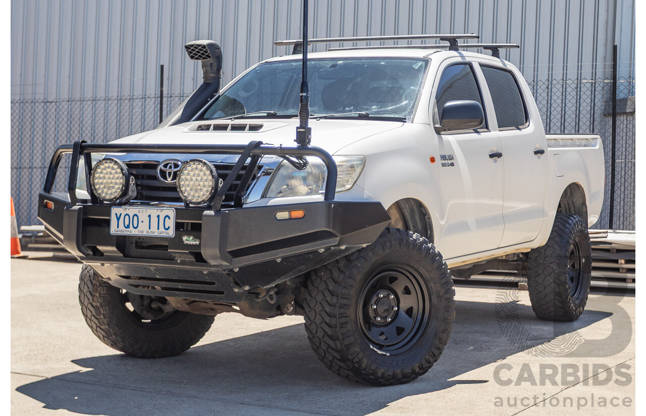 1/2015 Toyota Hilux SR (4x4) KUN26R MY14 Dual Cab P/Up White Turbo Diesel 3.0L