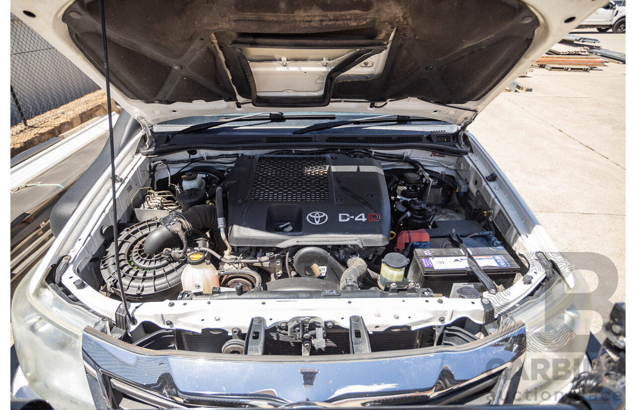 1/2015 Toyota Hilux SR (4x4) KUN26R MY14 Dual Cab P/Up White Turbo Diesel 3.0L