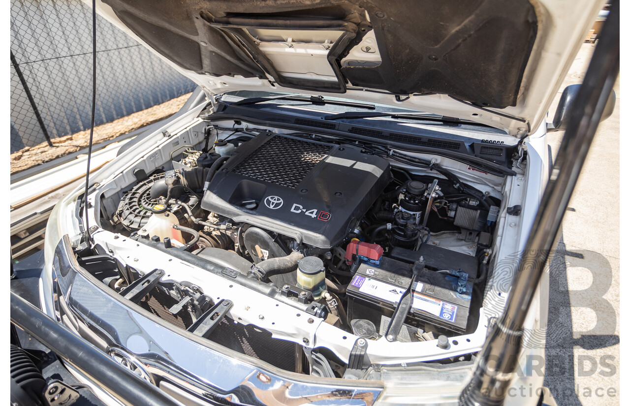 1/2015 Toyota Hilux SR (4x4) KUN26R MY14 Dual Cab P/Up White Turbo Diesel 3.0L