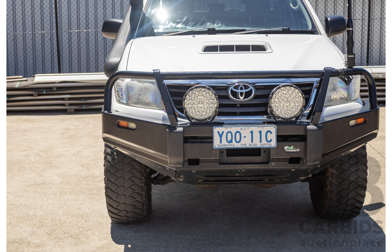 1/2015 Toyota Hilux SR (4x4) KUN26R MY14 Dual Cab P/Up White Turbo Diesel 3.0L