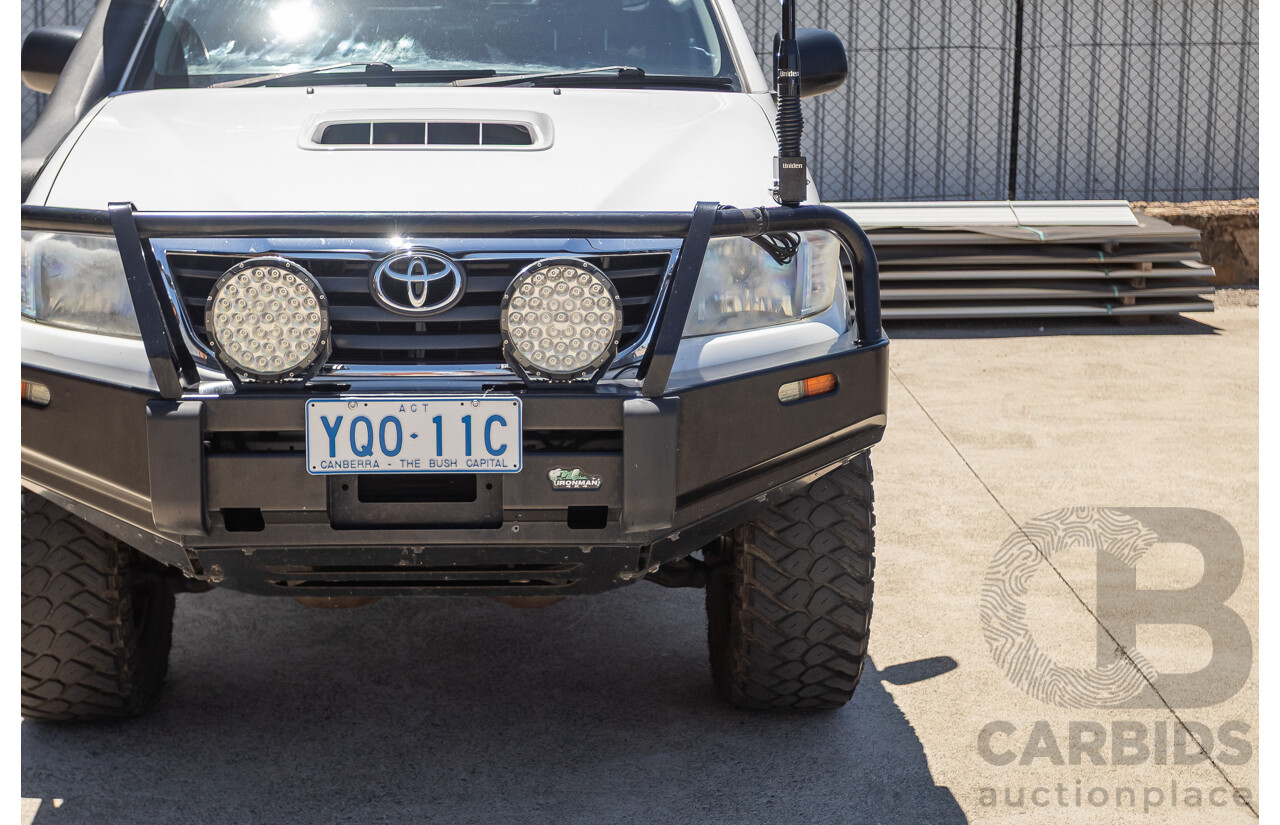 1/2015 Toyota Hilux SR (4x4) KUN26R MY14 Dual Cab P/Up White Turbo Diesel 3.0L