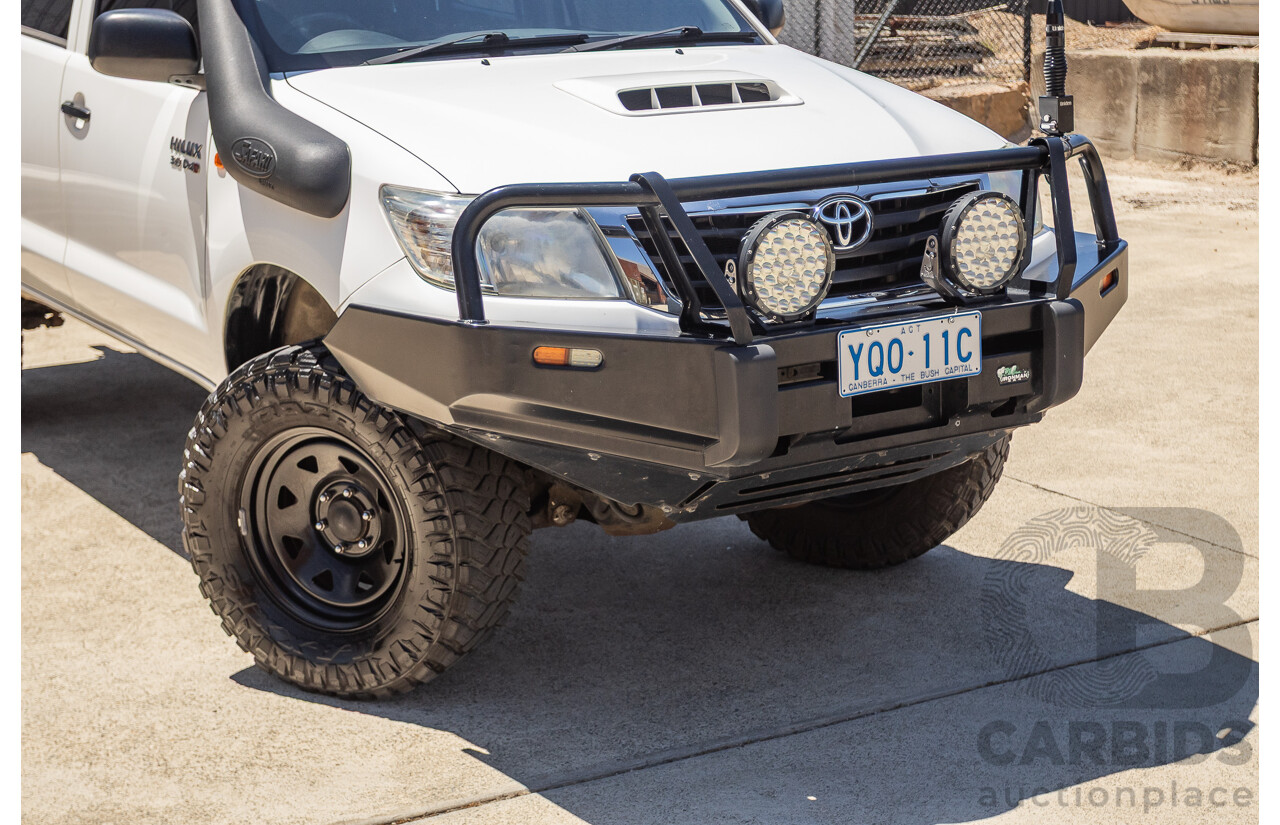 1/2015 Toyota Hilux SR (4x4) KUN26R MY14 Dual Cab P/Up White Turbo Diesel 3.0L