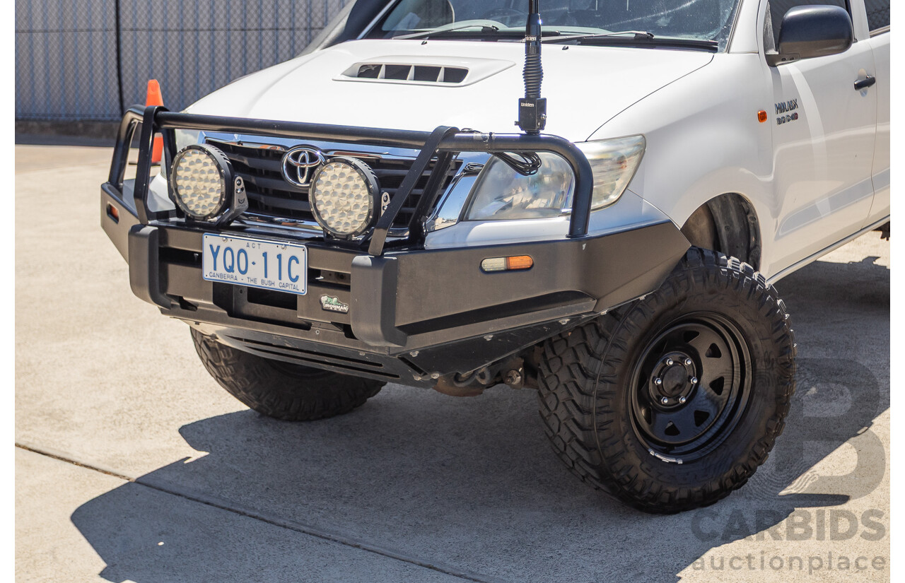 1/2015 Toyota Hilux SR (4x4) KUN26R MY14 Dual Cab P/Up White Turbo Diesel 3.0L