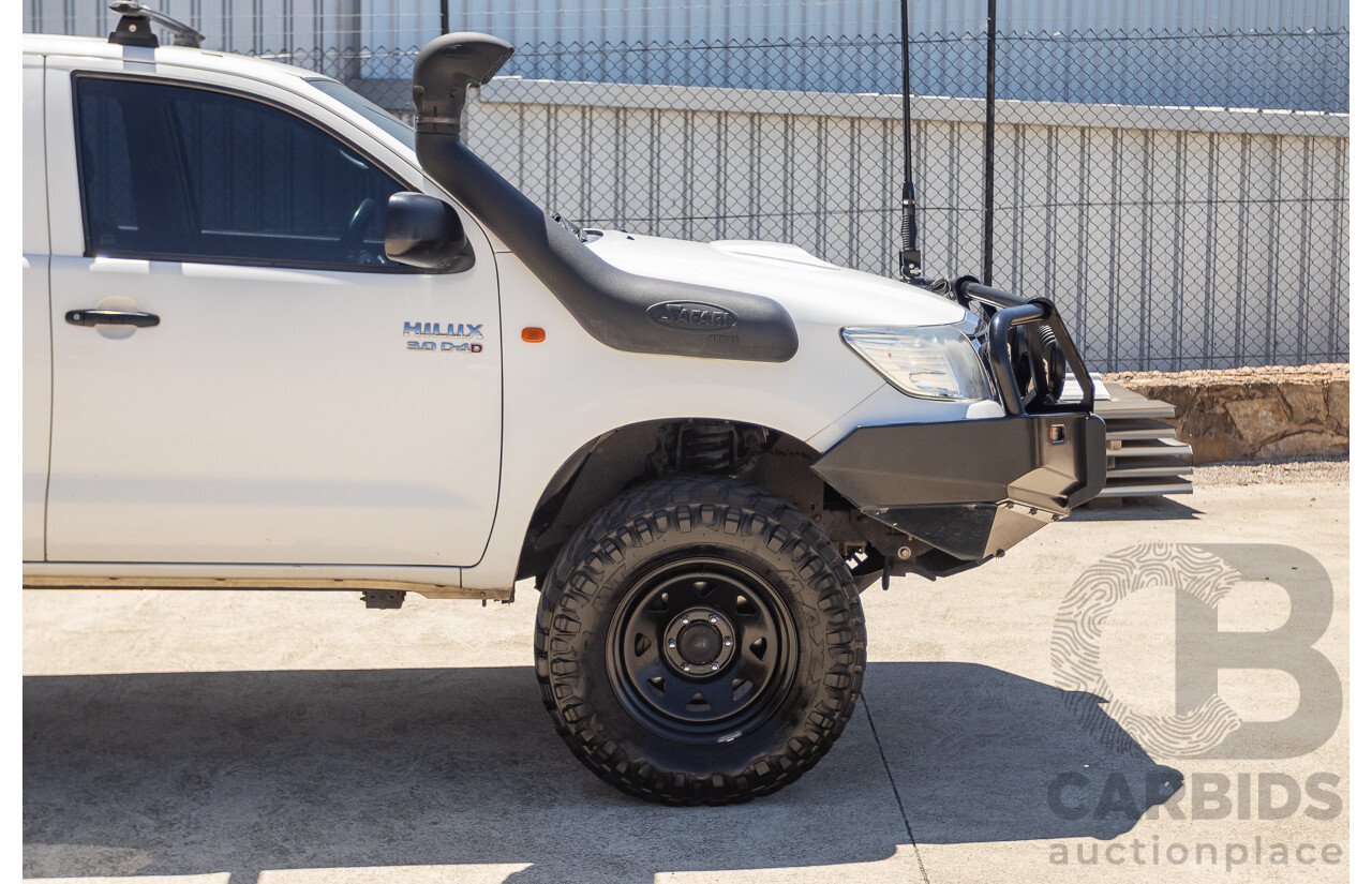 1/2015 Toyota Hilux SR (4x4) KUN26R MY14 Dual Cab P/Up White Turbo Diesel 3.0L