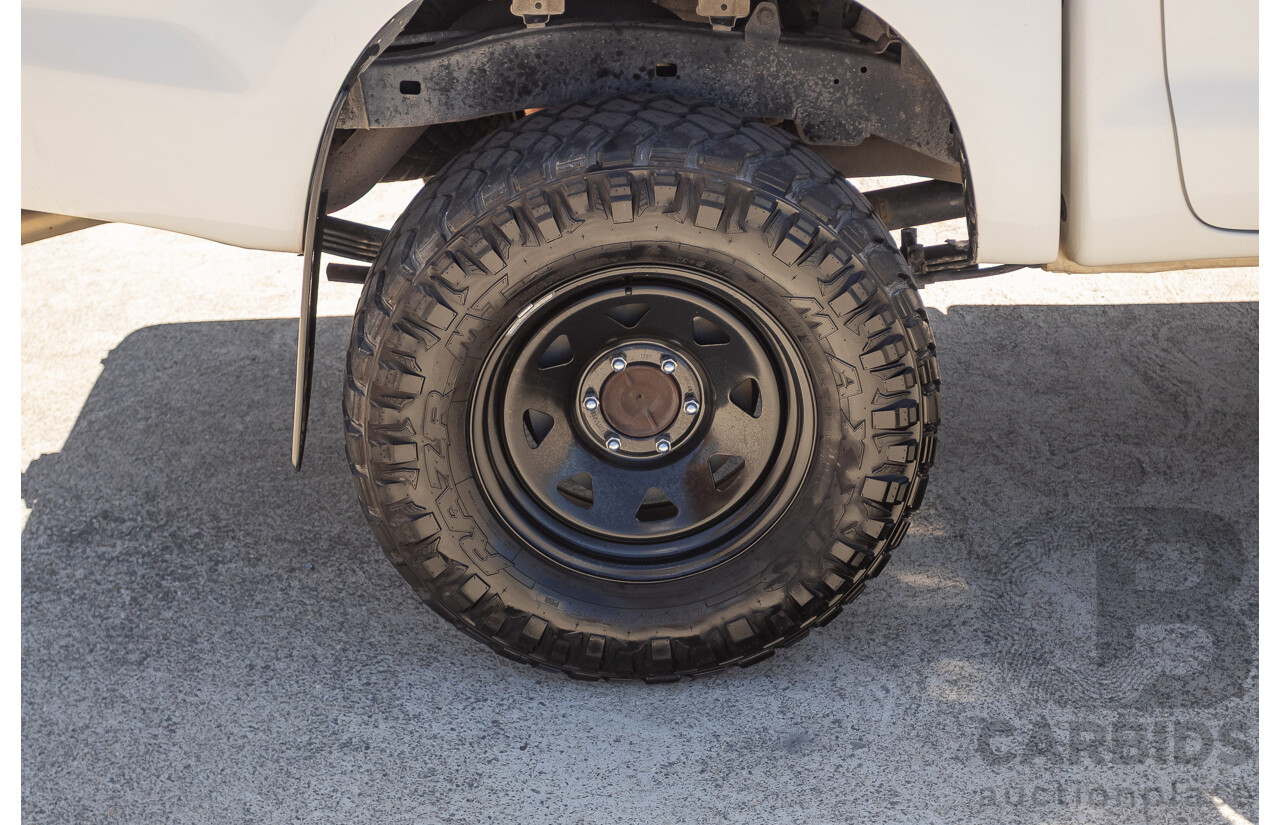 1/2015 Toyota Hilux SR (4x4) KUN26R MY14 Dual Cab P/Up White Turbo Diesel 3.0L