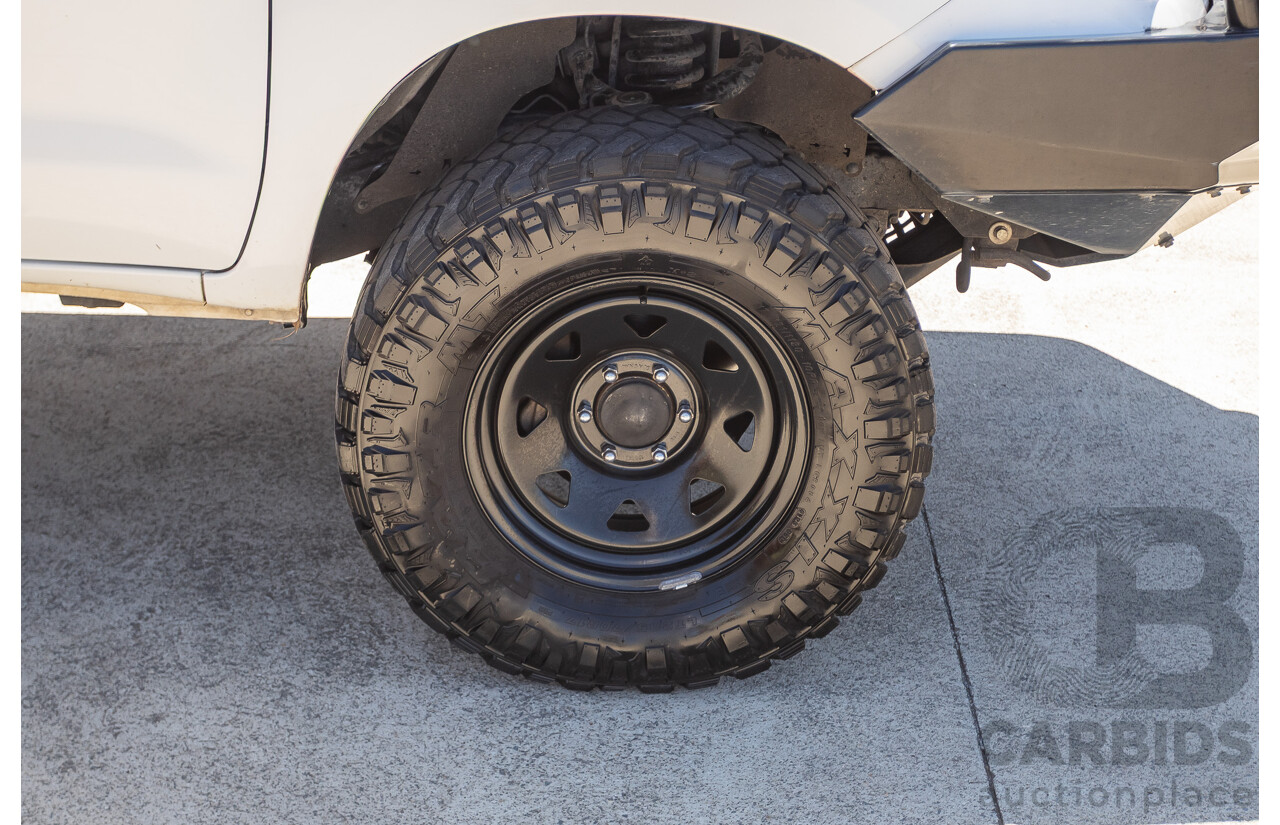 1/2015 Toyota Hilux SR (4x4) KUN26R MY14 Dual Cab P/Up White Turbo Diesel 3.0L