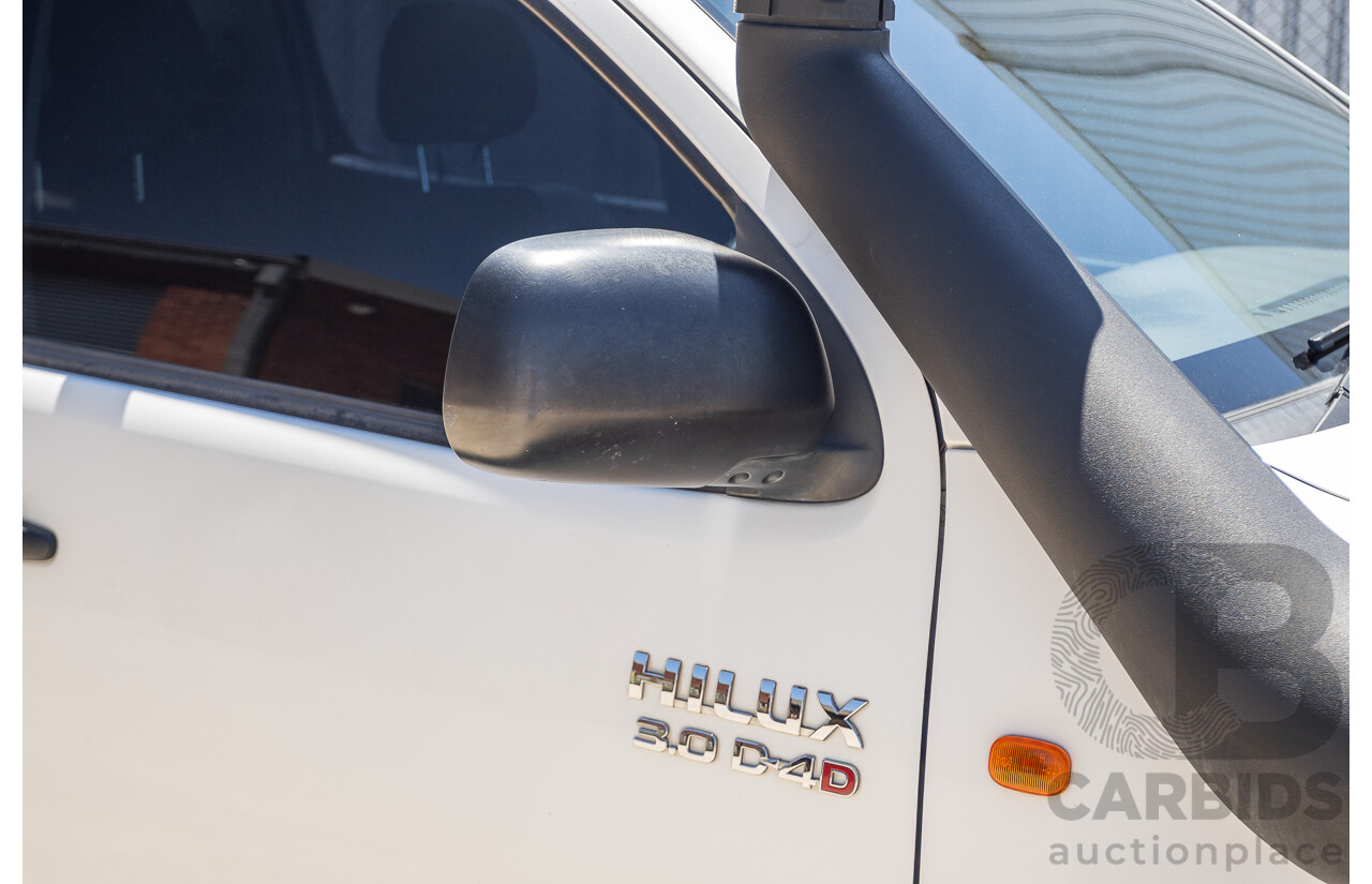 1/2015 Toyota Hilux SR (4x4) KUN26R MY14 Dual Cab P/Up White Turbo Diesel 3.0L