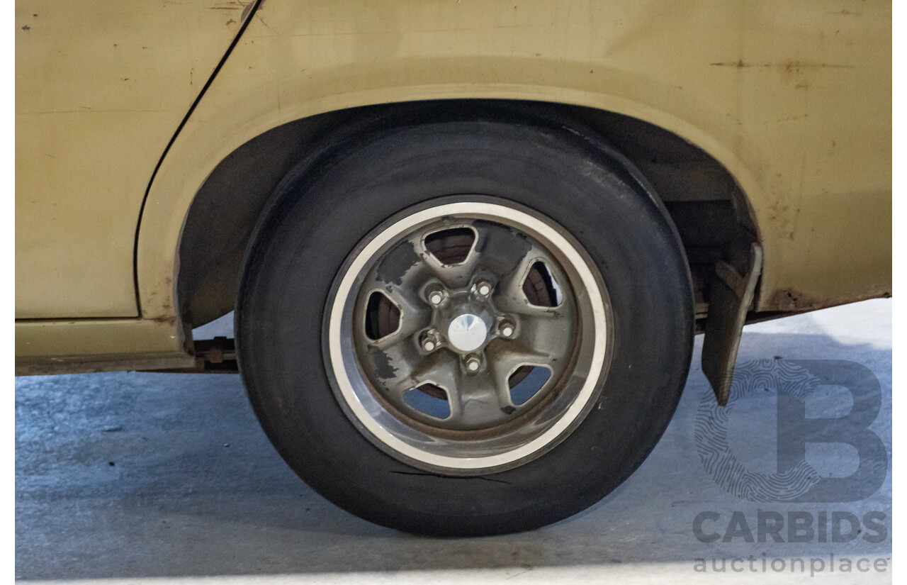 11/1972 Chrysler VH Valiant Pacer 4d Sedan Citron Gold Metallic Hemi 265ci 4.3L