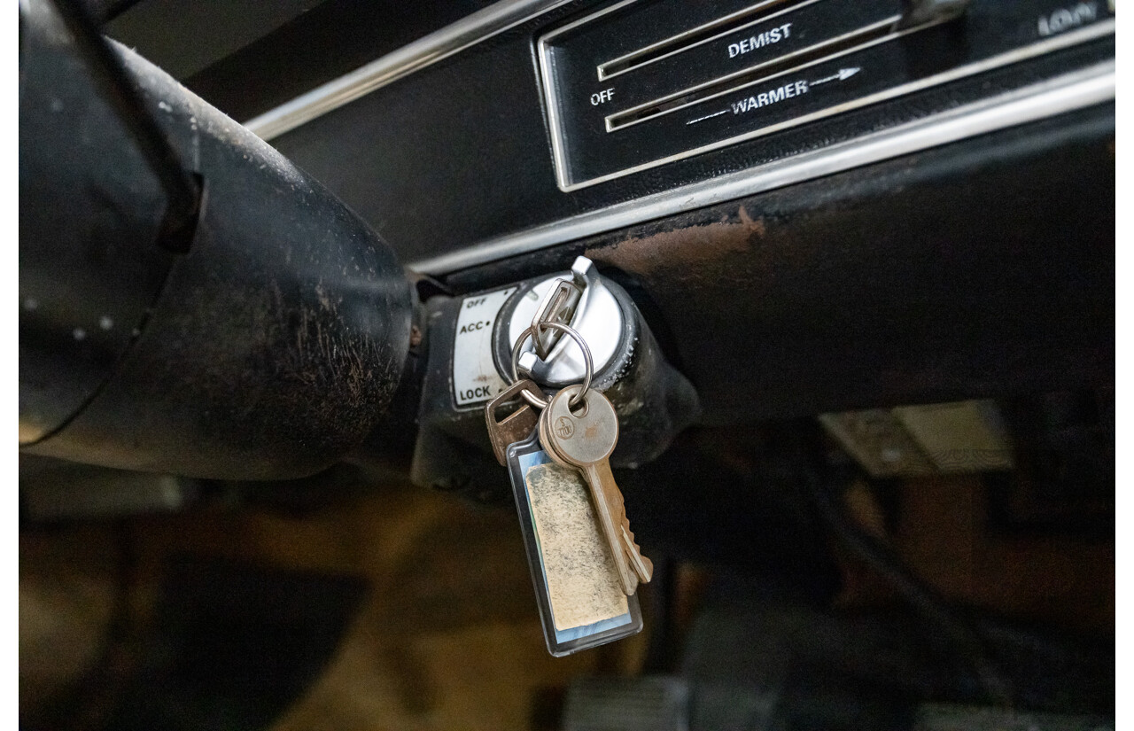 11/1972 Chrysler VH Valiant Pacer 4d Sedan Citron Gold Metallic Hemi 265ci 4.3L