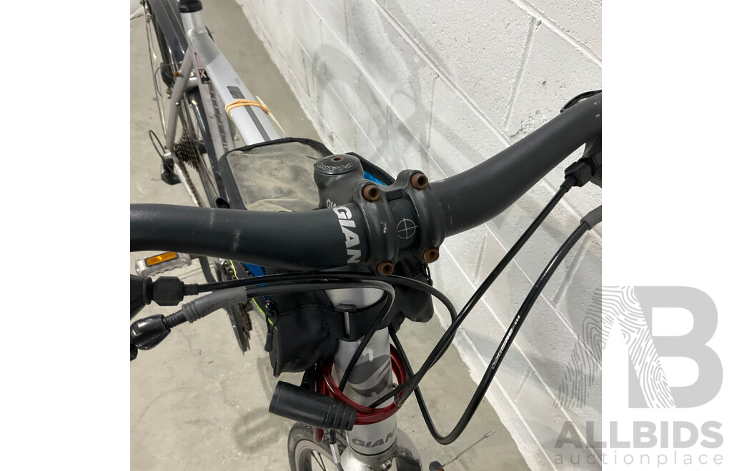 Giant Cross City Road Bike -Size XL - Silver