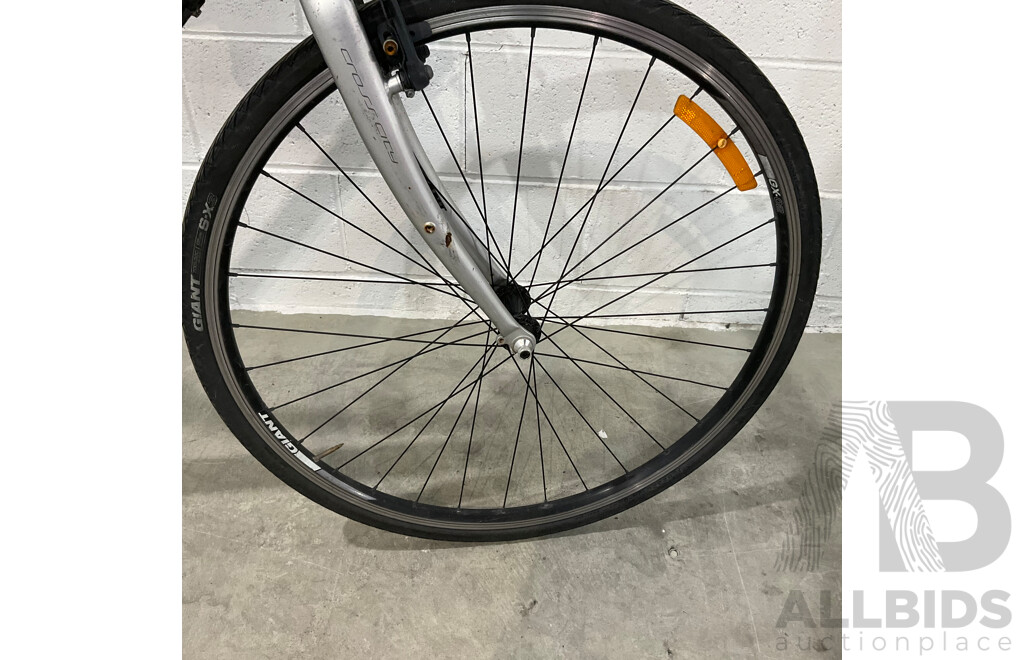 Giant Cross City Road Bike -Size XL - Silver