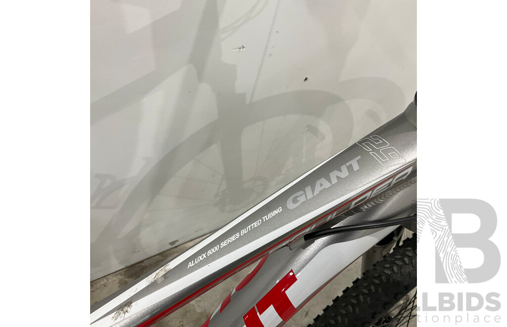 Giant Boulder Bike - Size M - ALUXX 6000 Series Butted Tubing