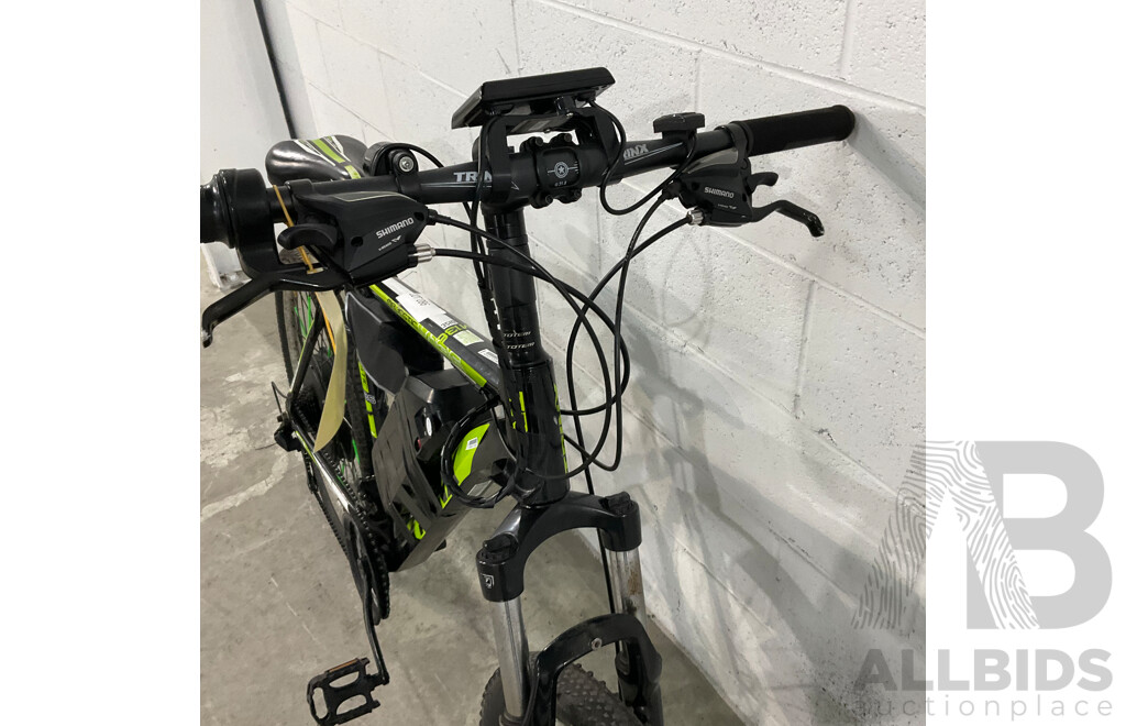 TRINX Majestic M136 E-bike