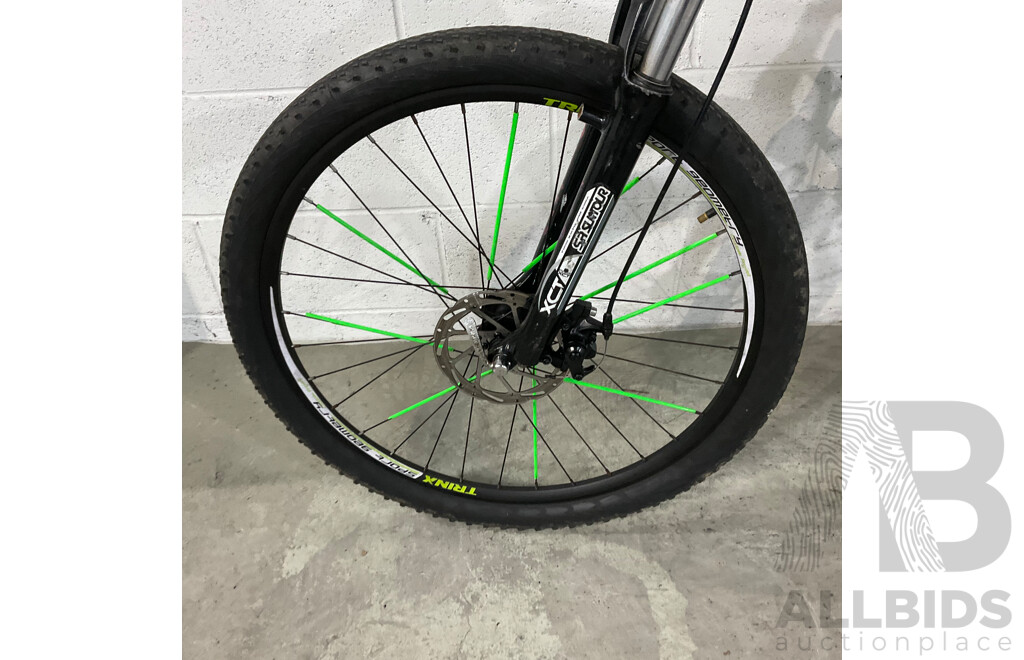 TRINX Majestic M136 E-bike