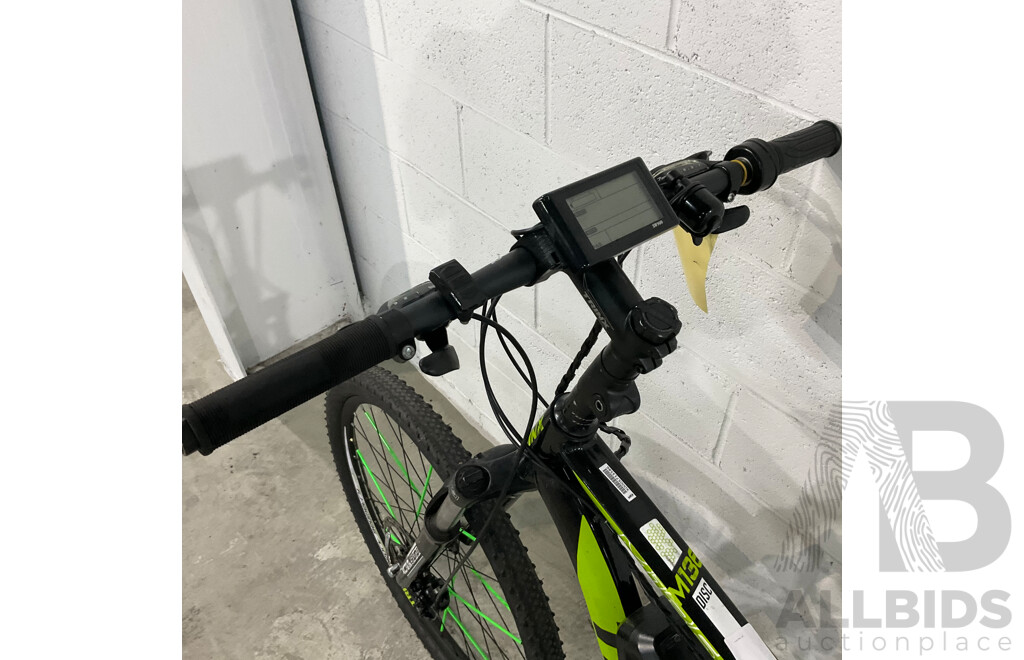 TRINX Majestic M136 E-bike