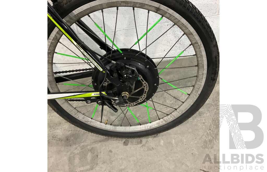 TRINX Majestic M136 E-bike