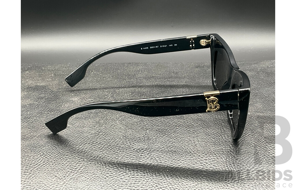 Cat Eye in Black Plastic with Dark Grey Bio-polyamide Lenses (B4405) Sunglasses Branded BURBERRY